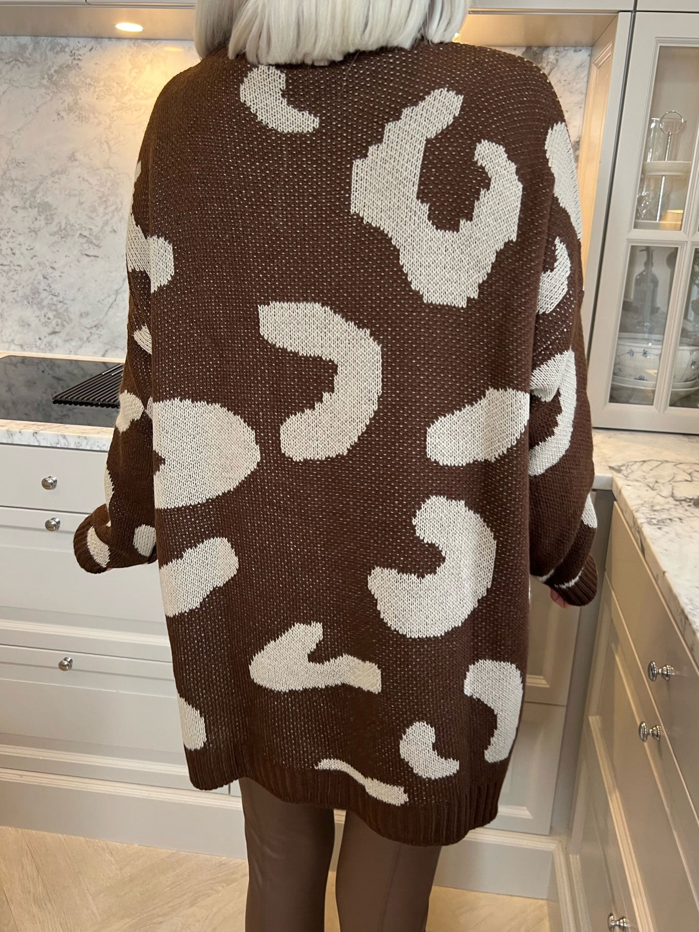 Missa - Stickad blus med stort leopardmönster